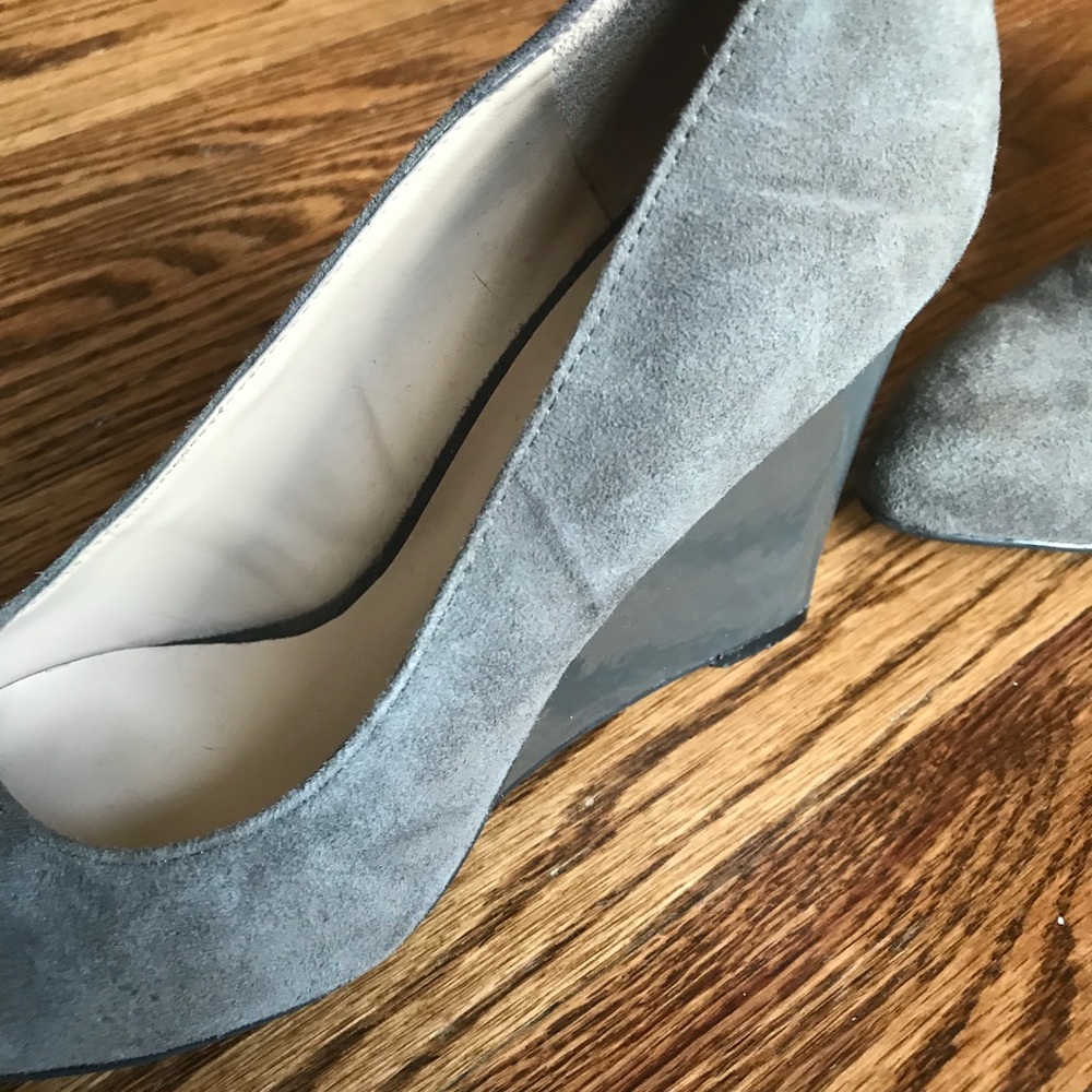 Nine West suede grey pumps